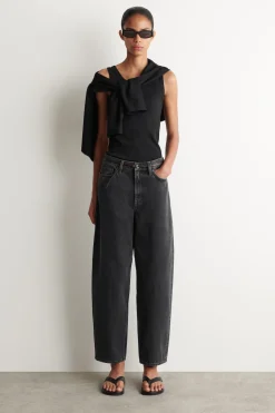 ARCH TAPERED JEANS