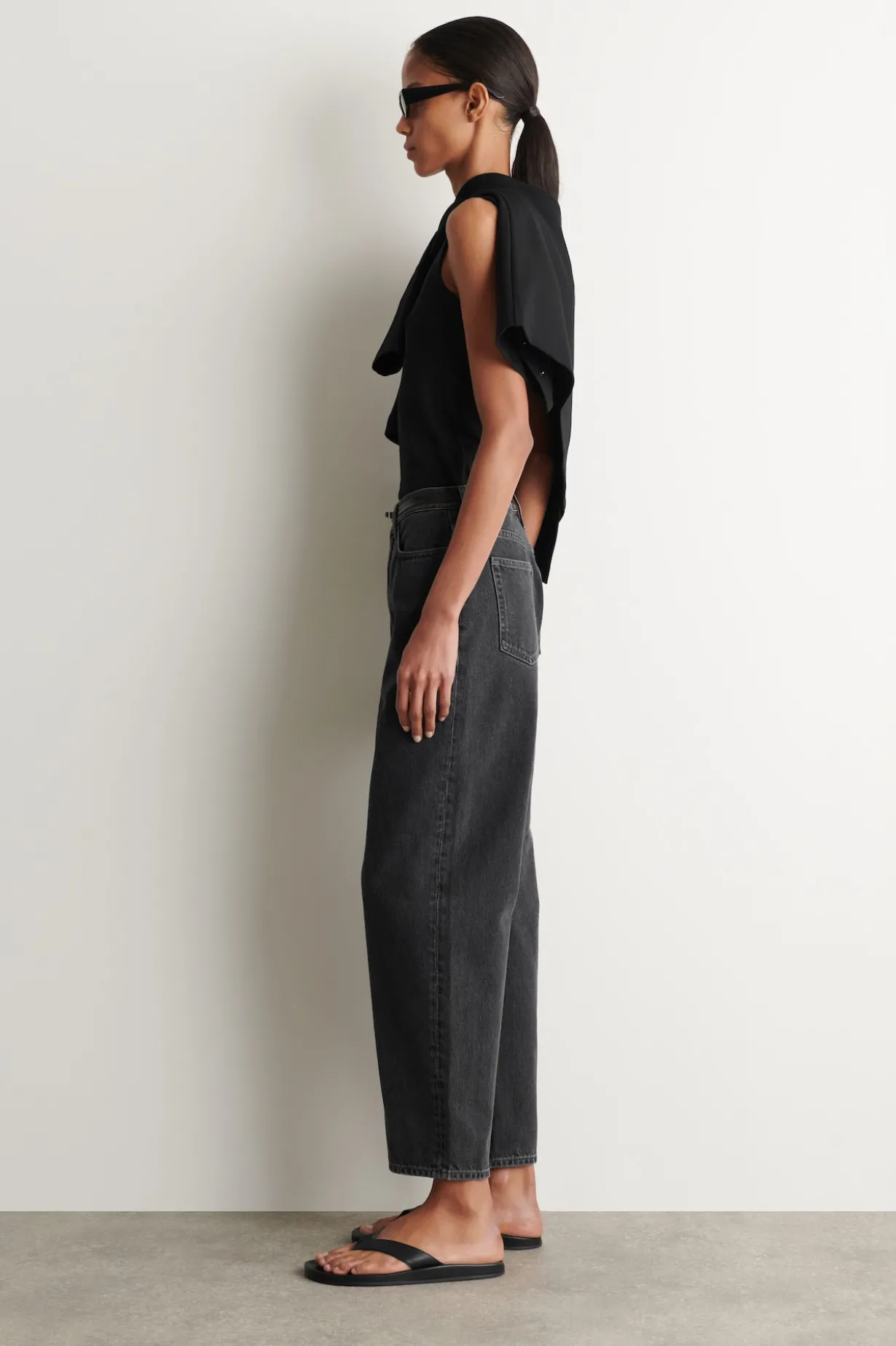 ARCH TAPERED JEANS