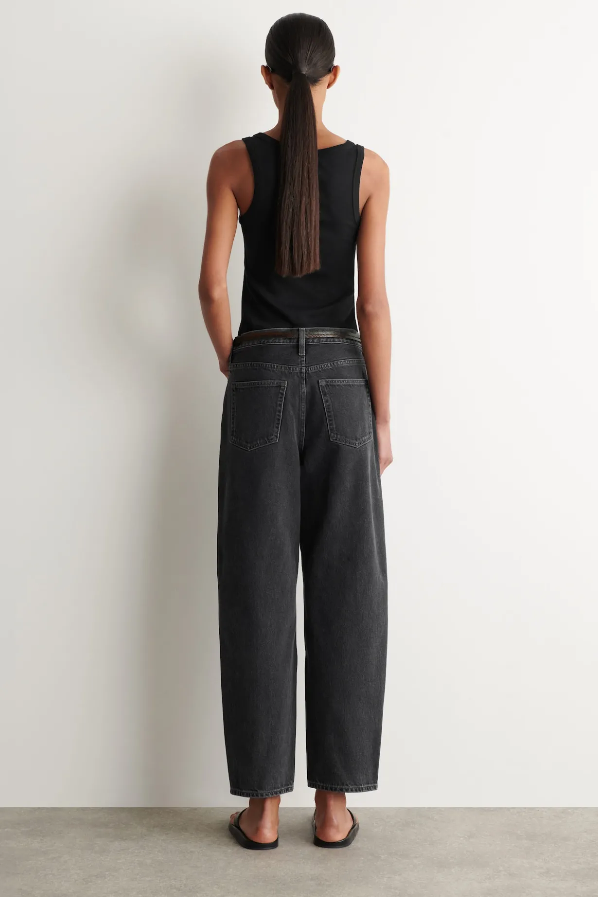 ARCH TAPERED JEANS