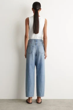 ARCH TAPERED JEANS
