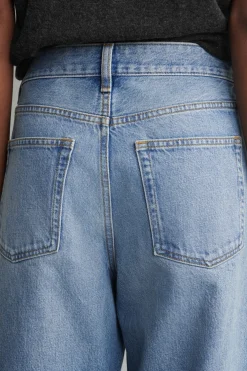 ARCH TAPERED JEANS