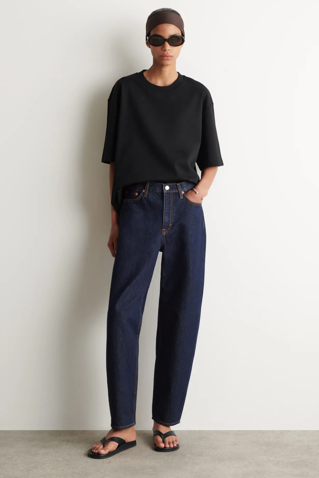 ARCH TAPERED JEANS