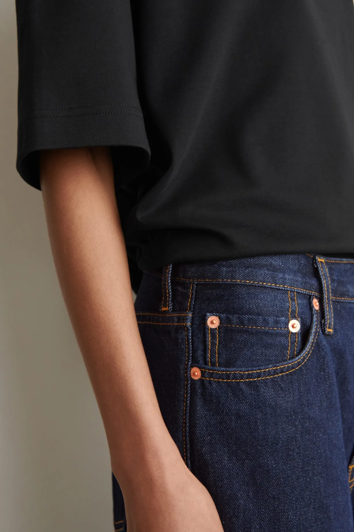 ARCH TAPERED JEANS
