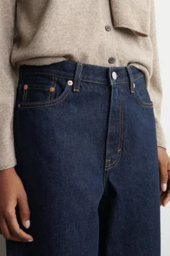 ARCH TAPERED JEANS