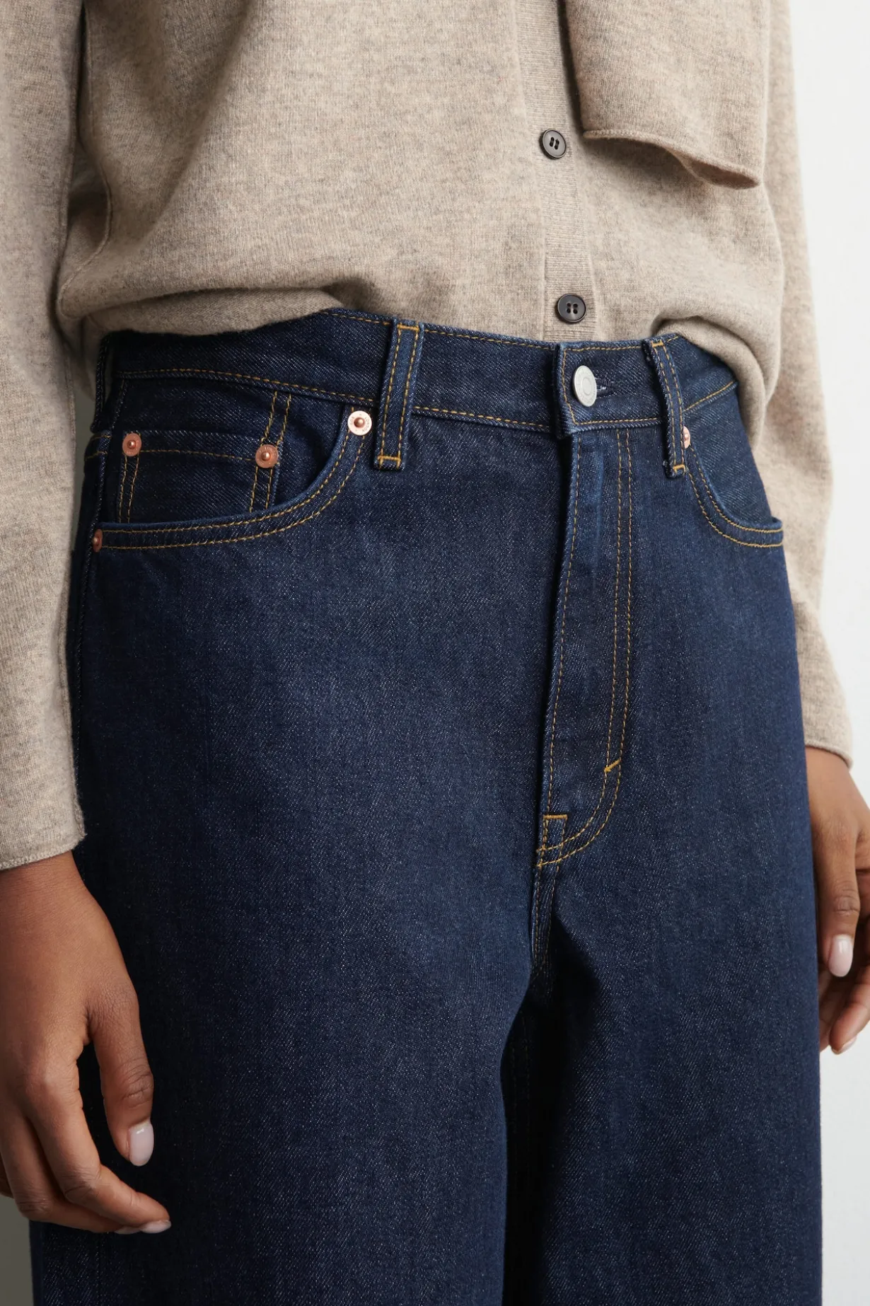 ARCH TAPERED JEANS