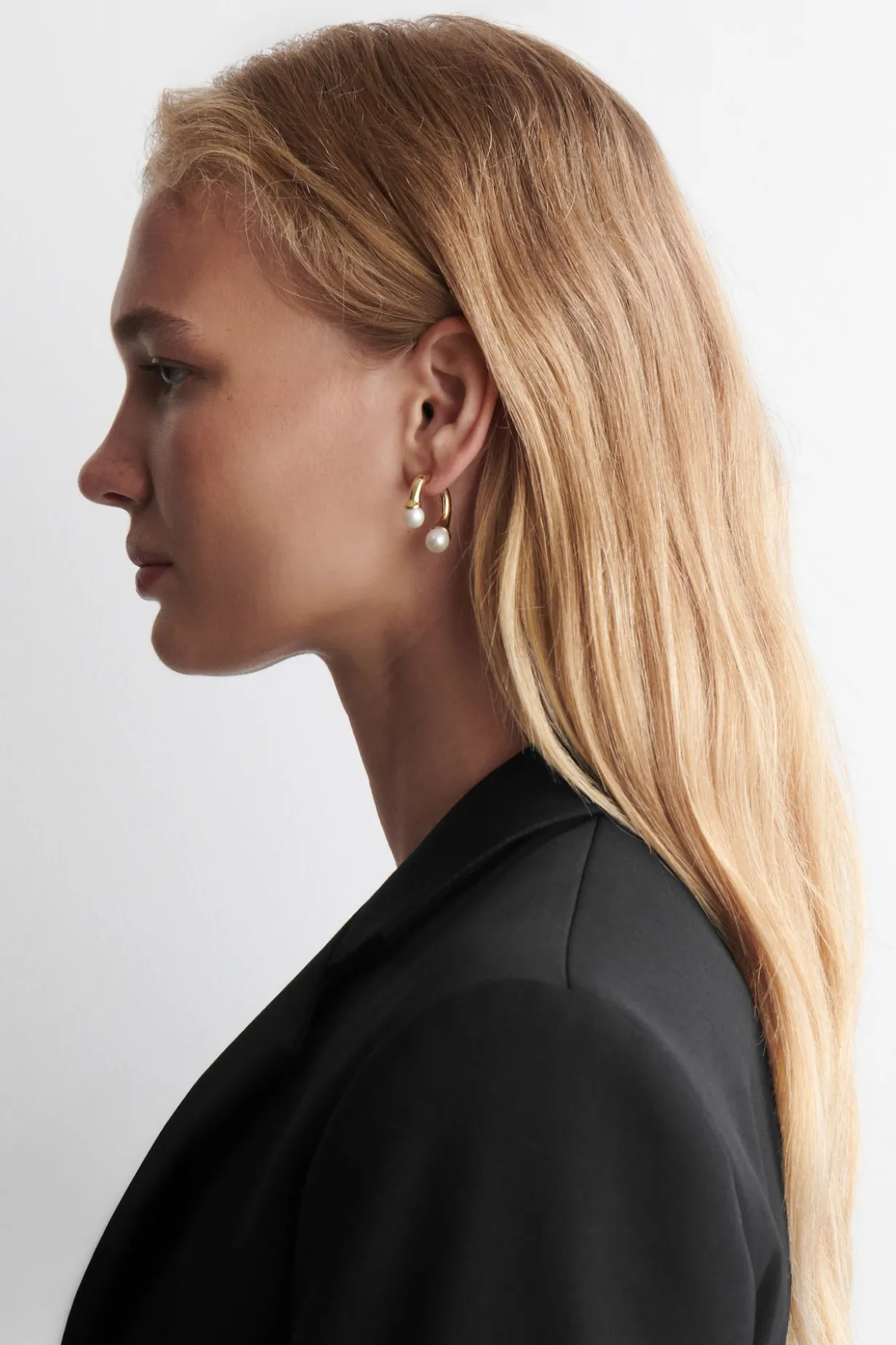 ARCHED FRESHWATER PEARL EARRINGS