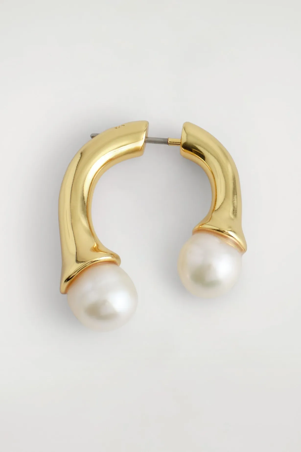 ARCHED FRESHWATER PEARL EARRINGS