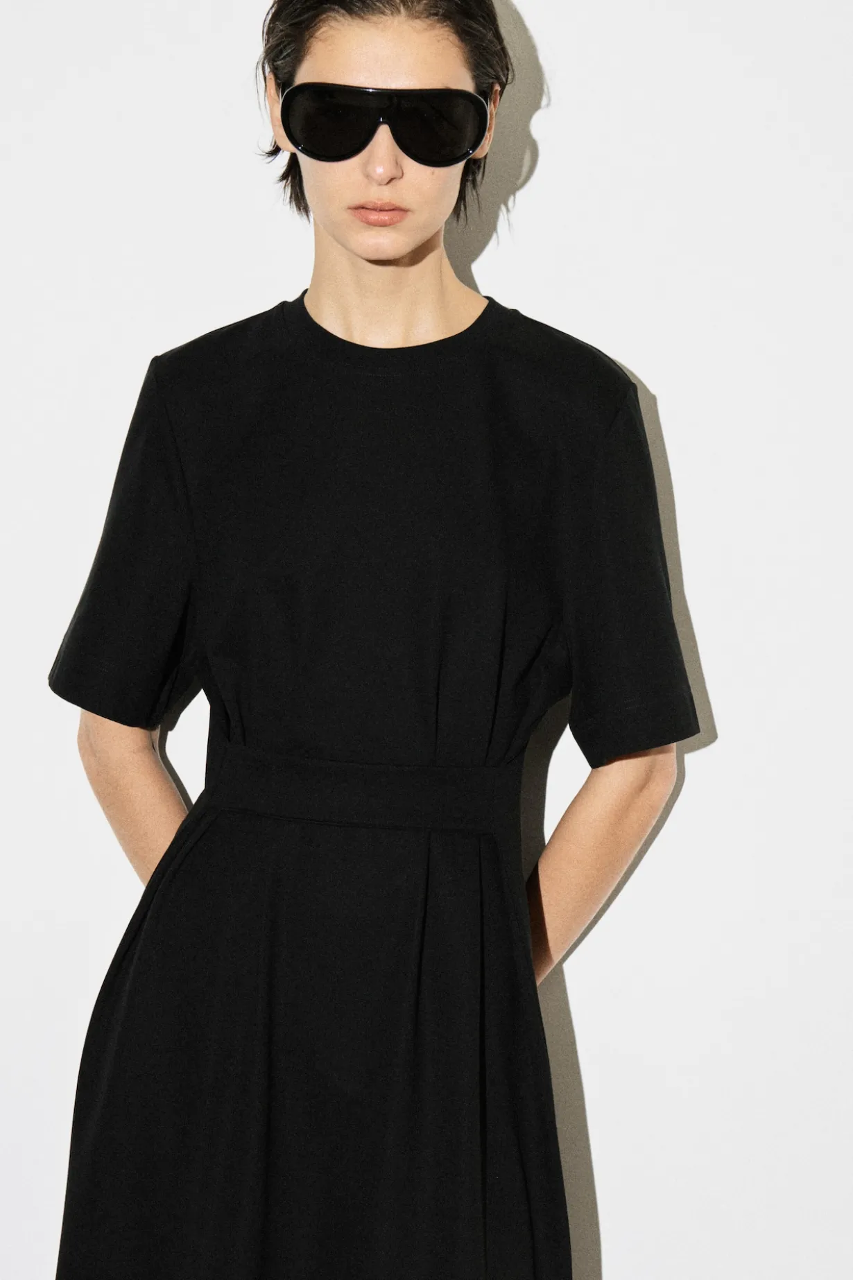 BELT-DETAIL MIDI T-SHIRT DRESS