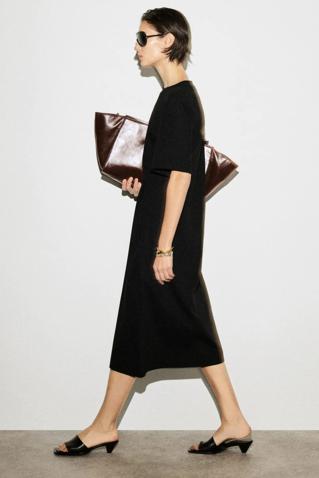 BELT-DETAIL MIDI T-SHIRT DRESS