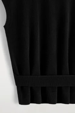 BELT-DETAIL MOCK-NECK WOOL VEST