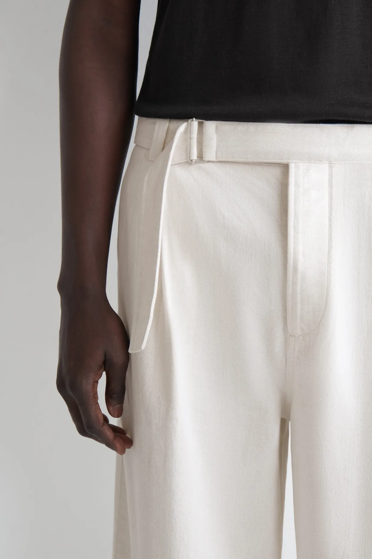 BELTED DENIM RELAXED-FIT BARREL-LEG PANTS