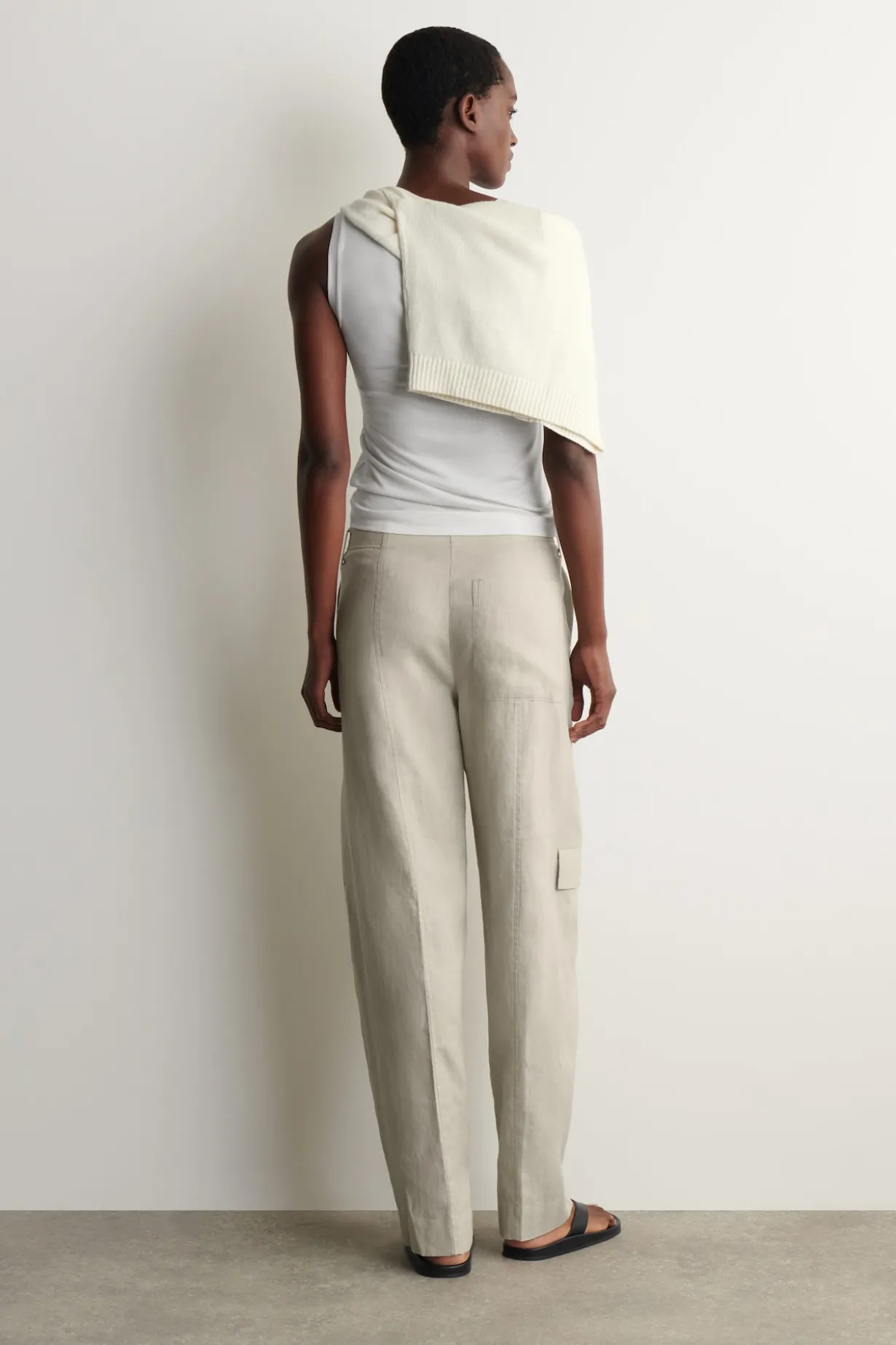 BELTED LINEN BARREL-LEG PANTS