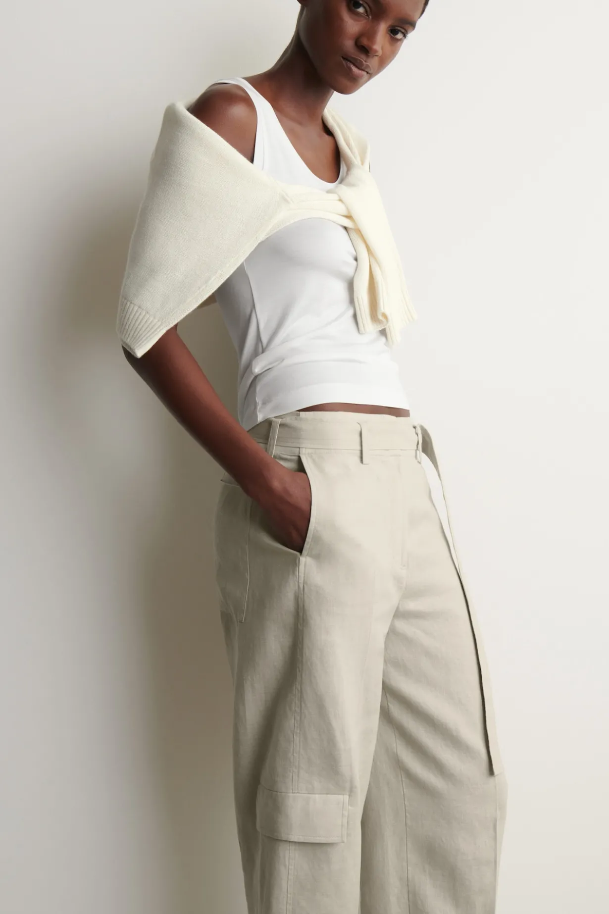 BELTED LINEN BARREL-LEG PANTS
