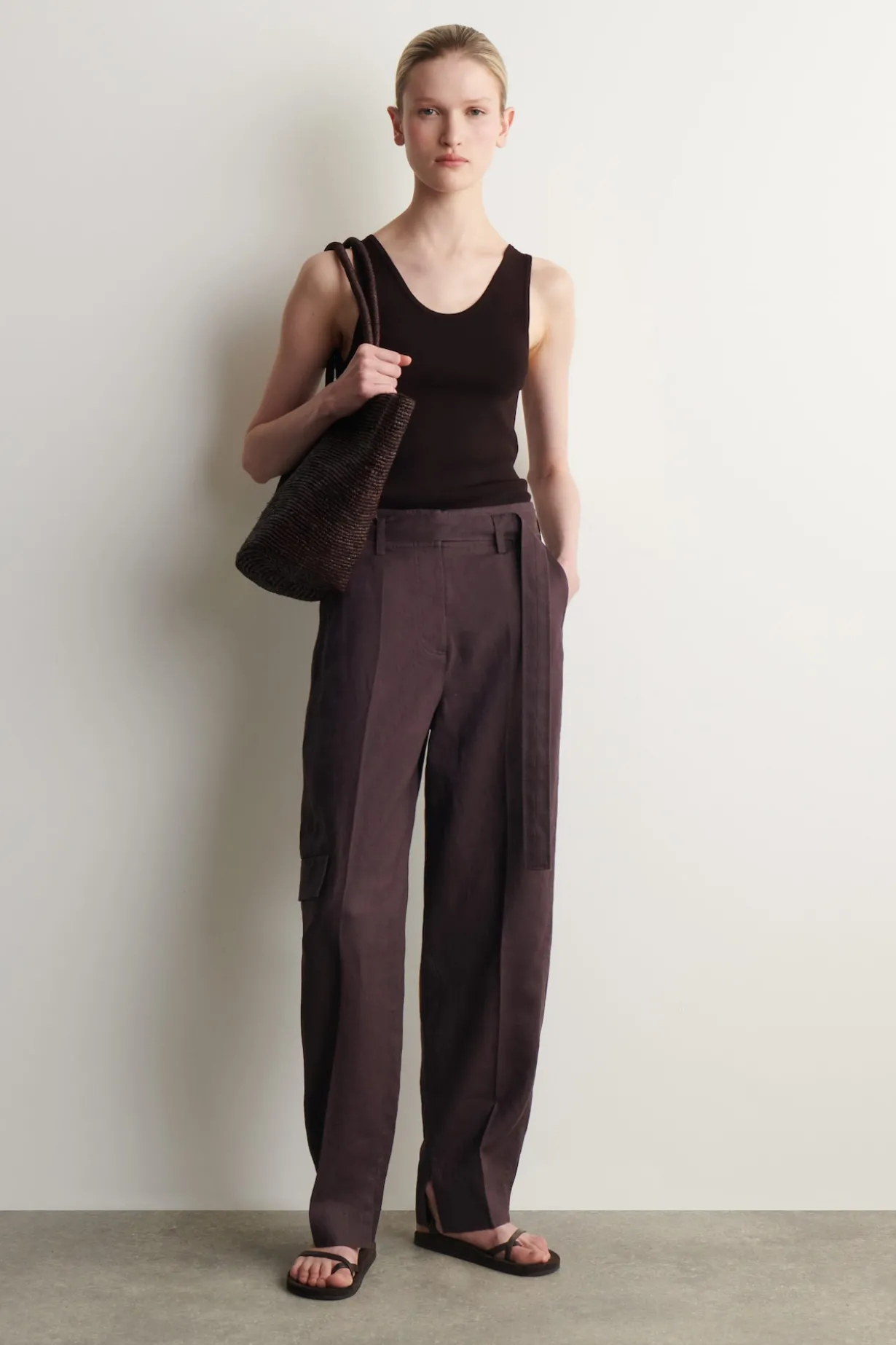BELTED LINEN BARREL-LEG PANTS