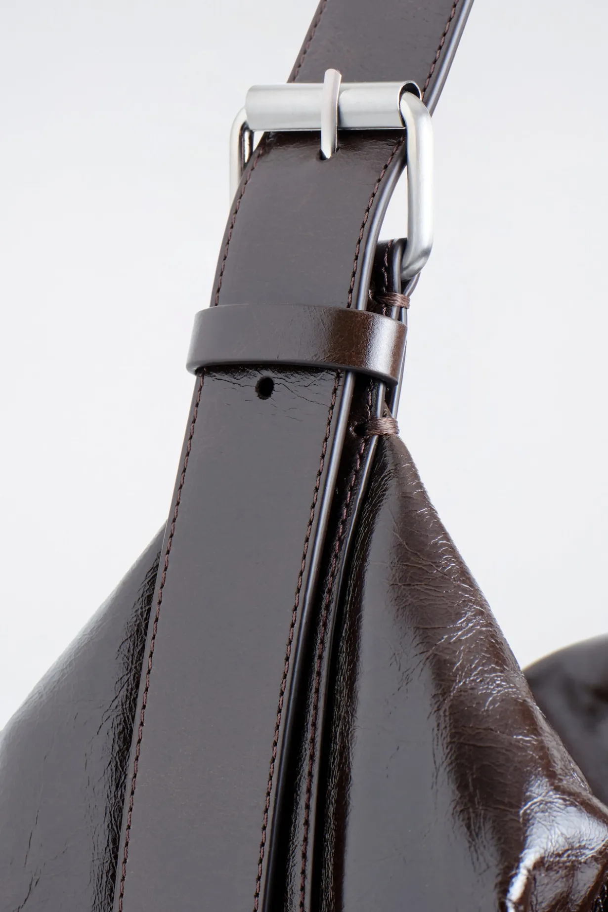 BUCKLED BUCKET BAG - LEATHER