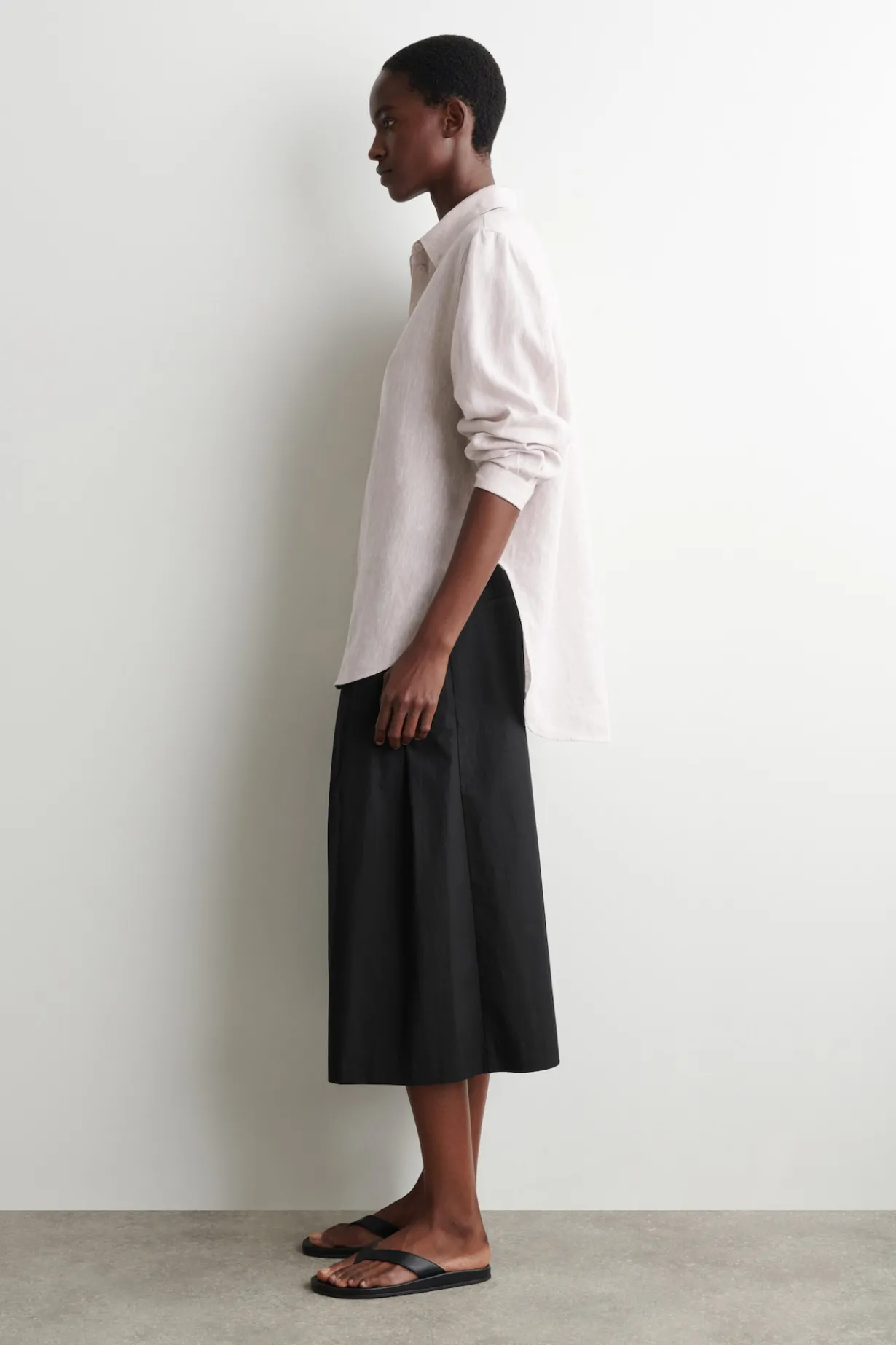 BUTTON-DOWN COLLAR LINEN SHIRT