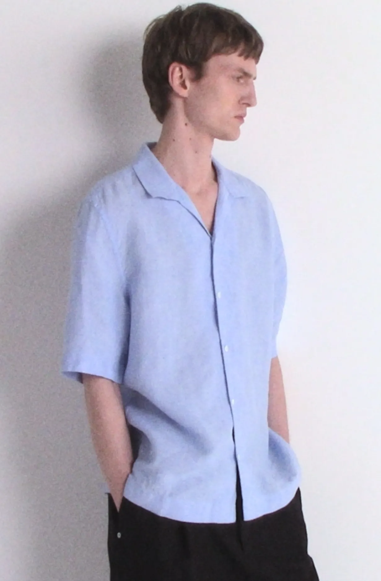 CAMP-COLLAR SHORT-SLEEVED LINEN SHIRT