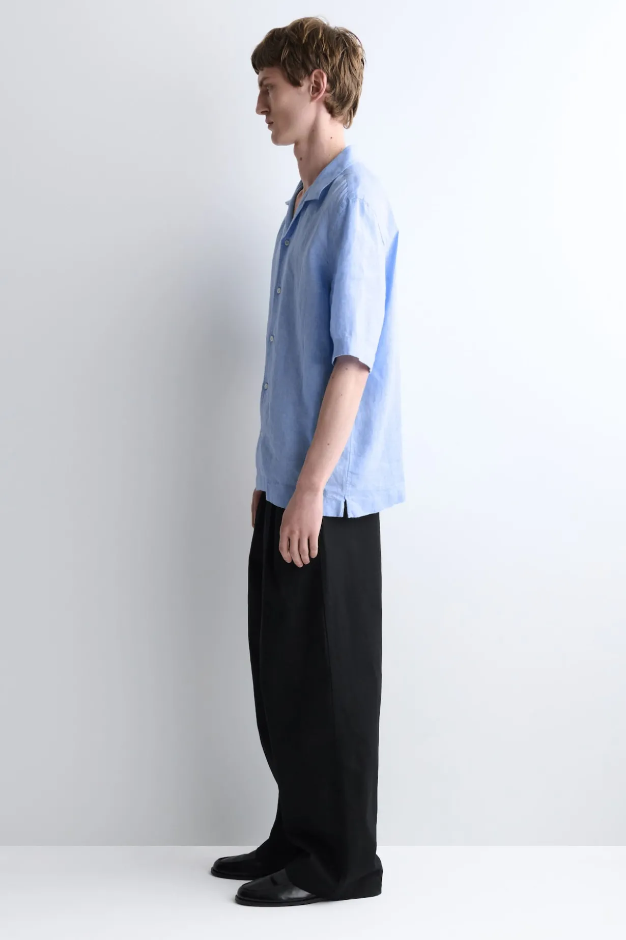 CAMP-COLLAR SHORT-SLEEVED LINEN SHIRT