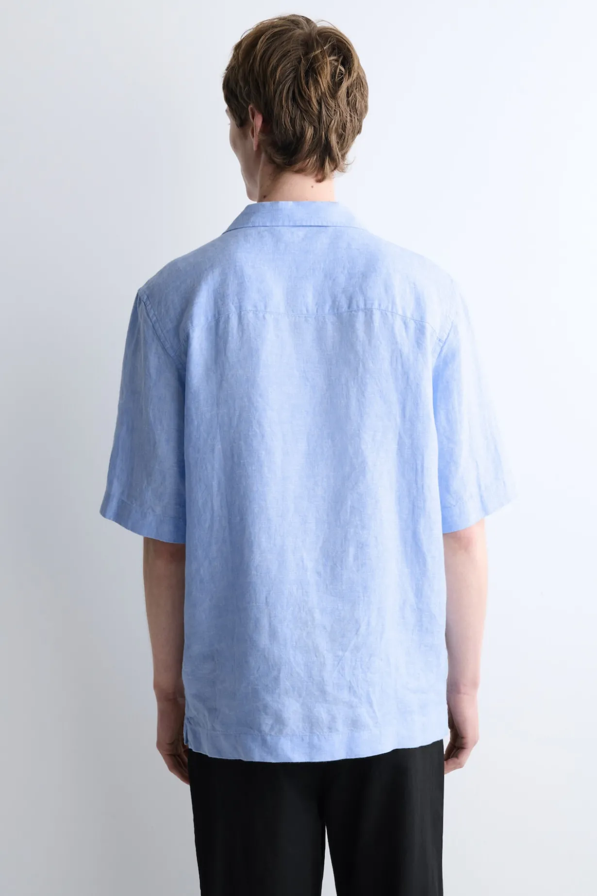 CAMP-COLLAR SHORT-SLEEVED LINEN SHIRT