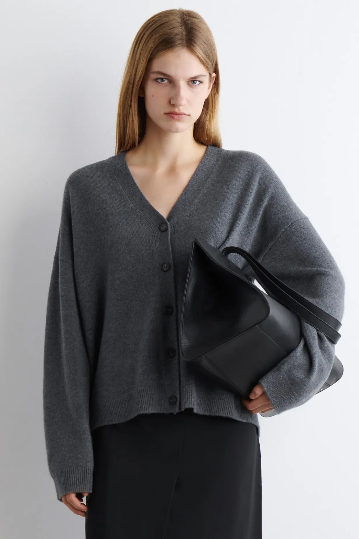 CASHMERE V-NECK CARDIGAN