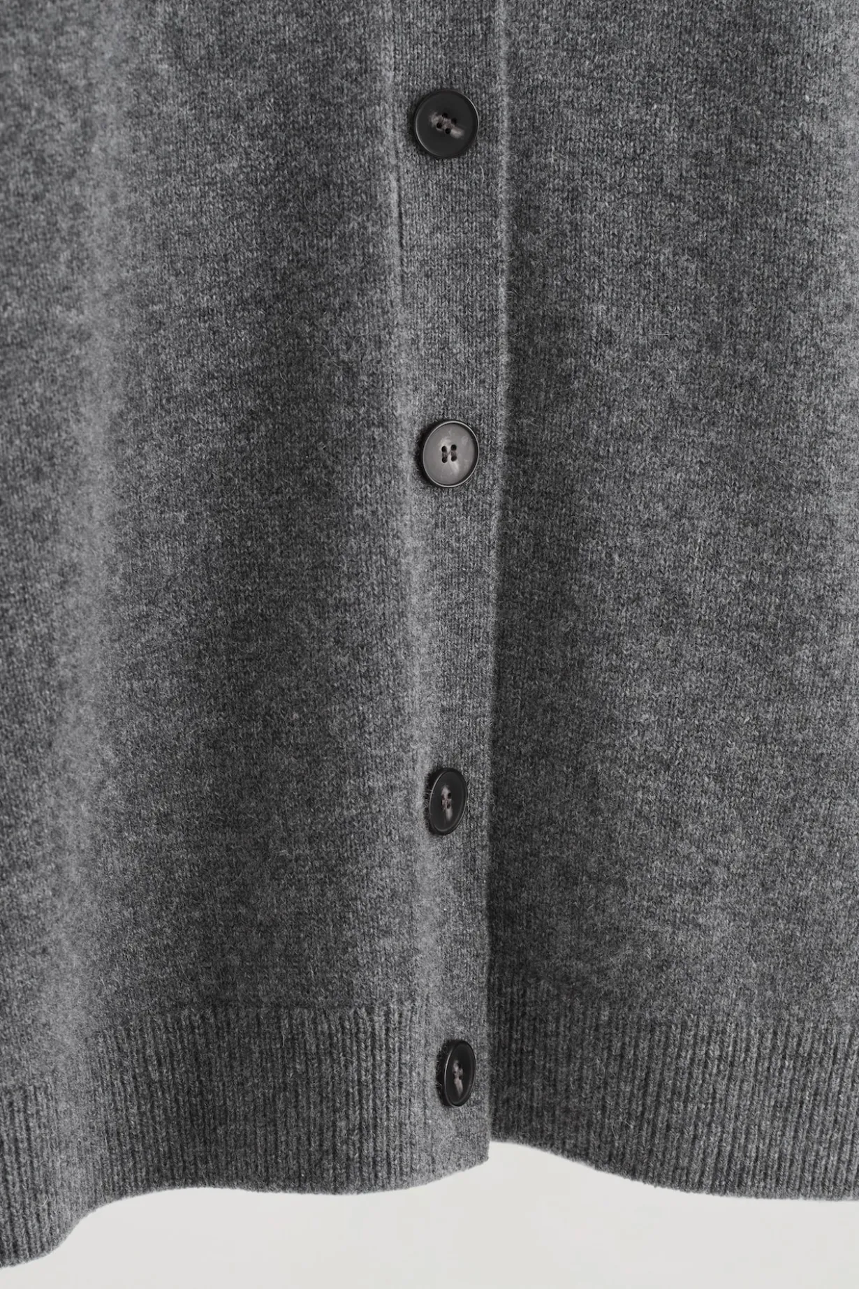 CASHMERE V-NECK CARDIGAN