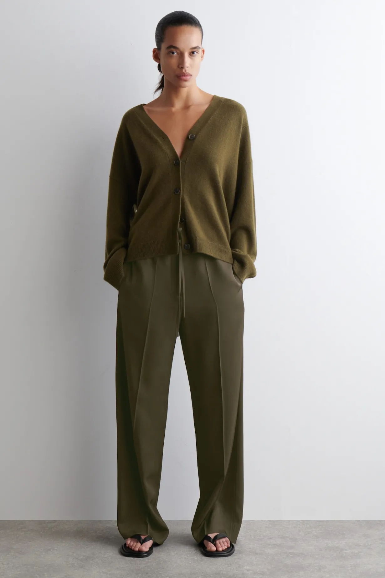 CASHMERE V-NECK CARDIGAN