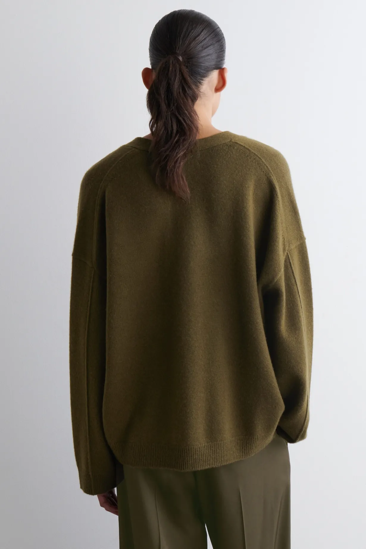 CASHMERE V-NECK CARDIGAN