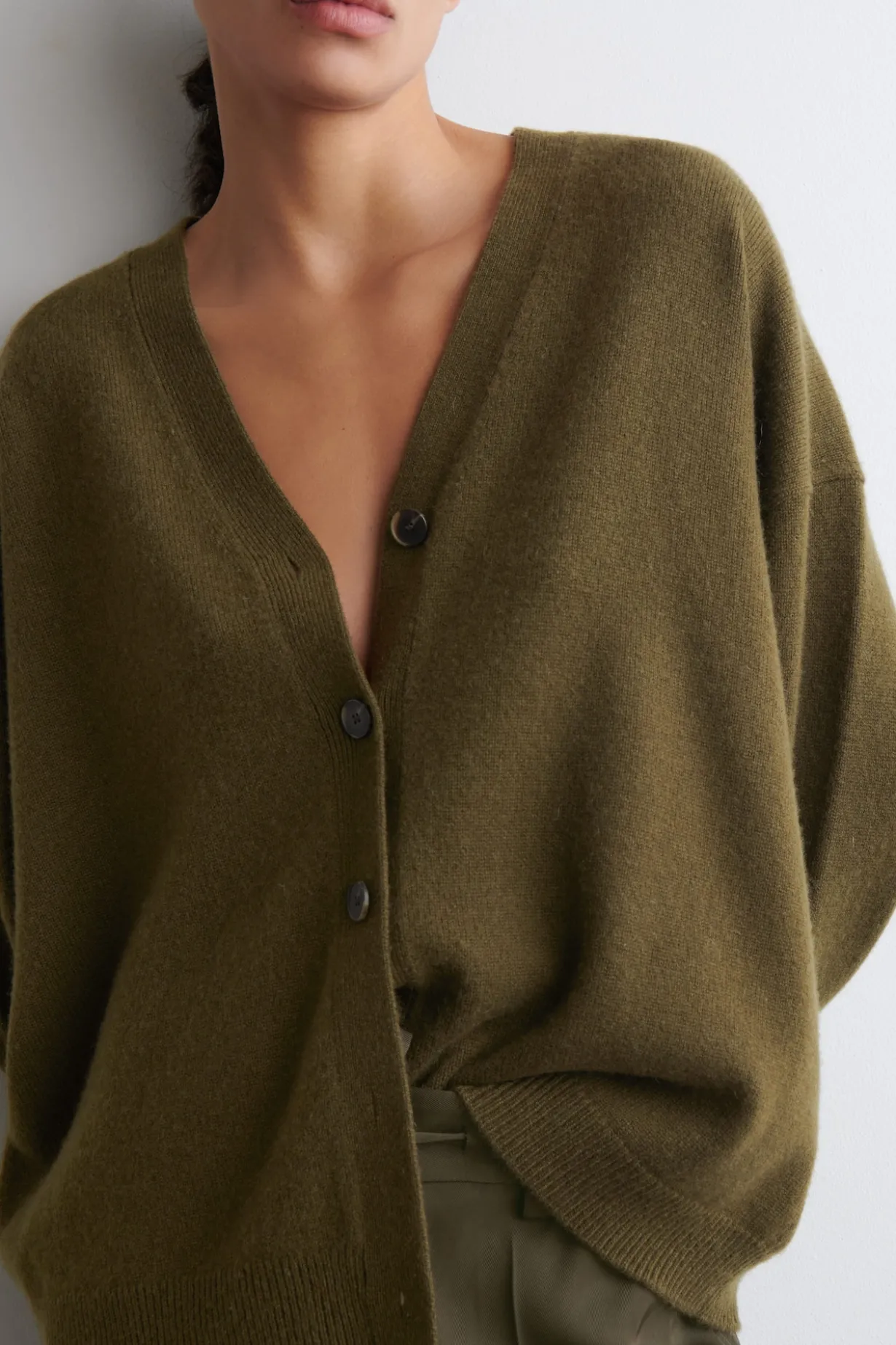 CASHMERE V-NECK CARDIGAN