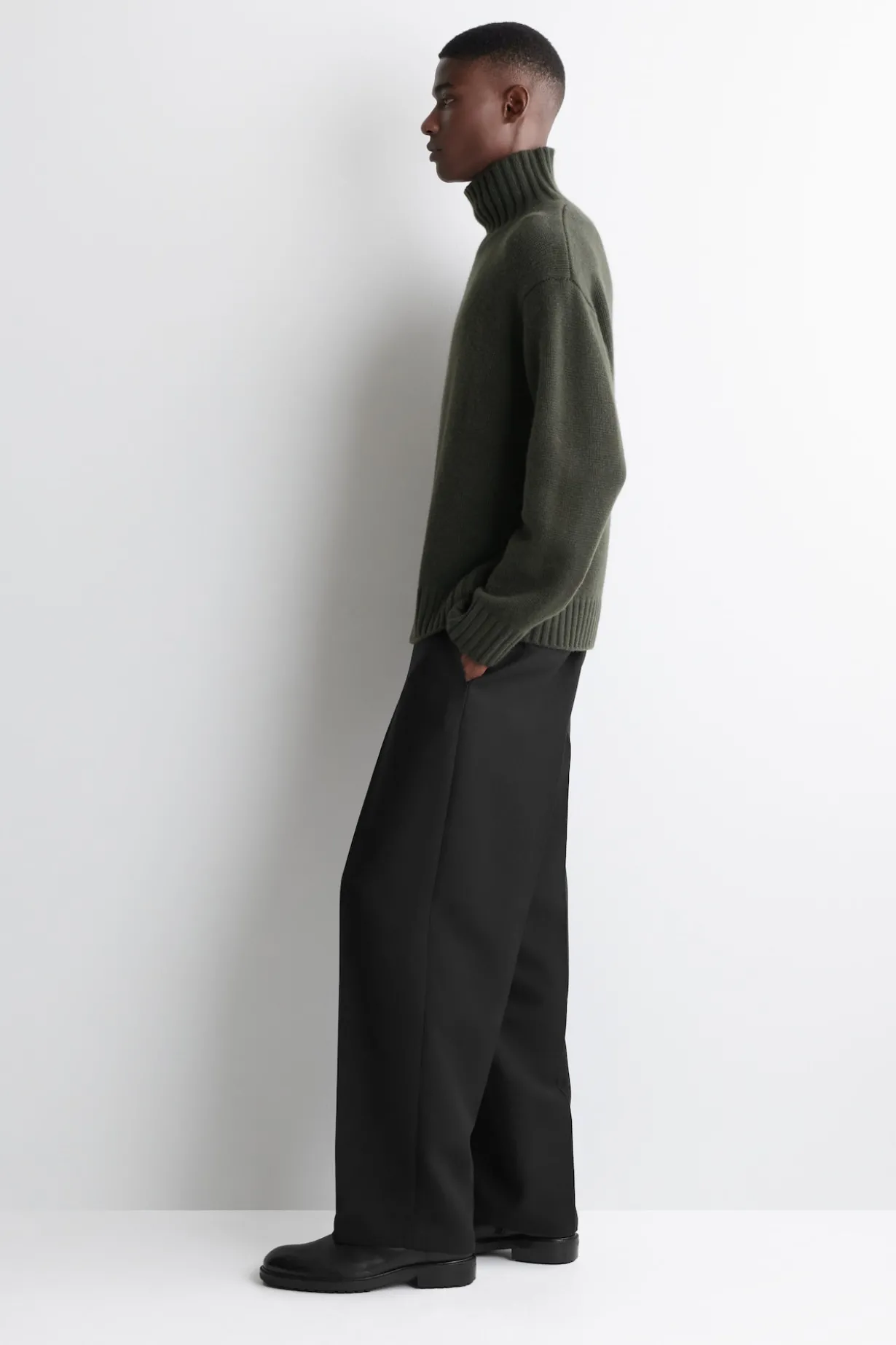 CHUNKY CASHMERE MOCK-NECK SWEATER