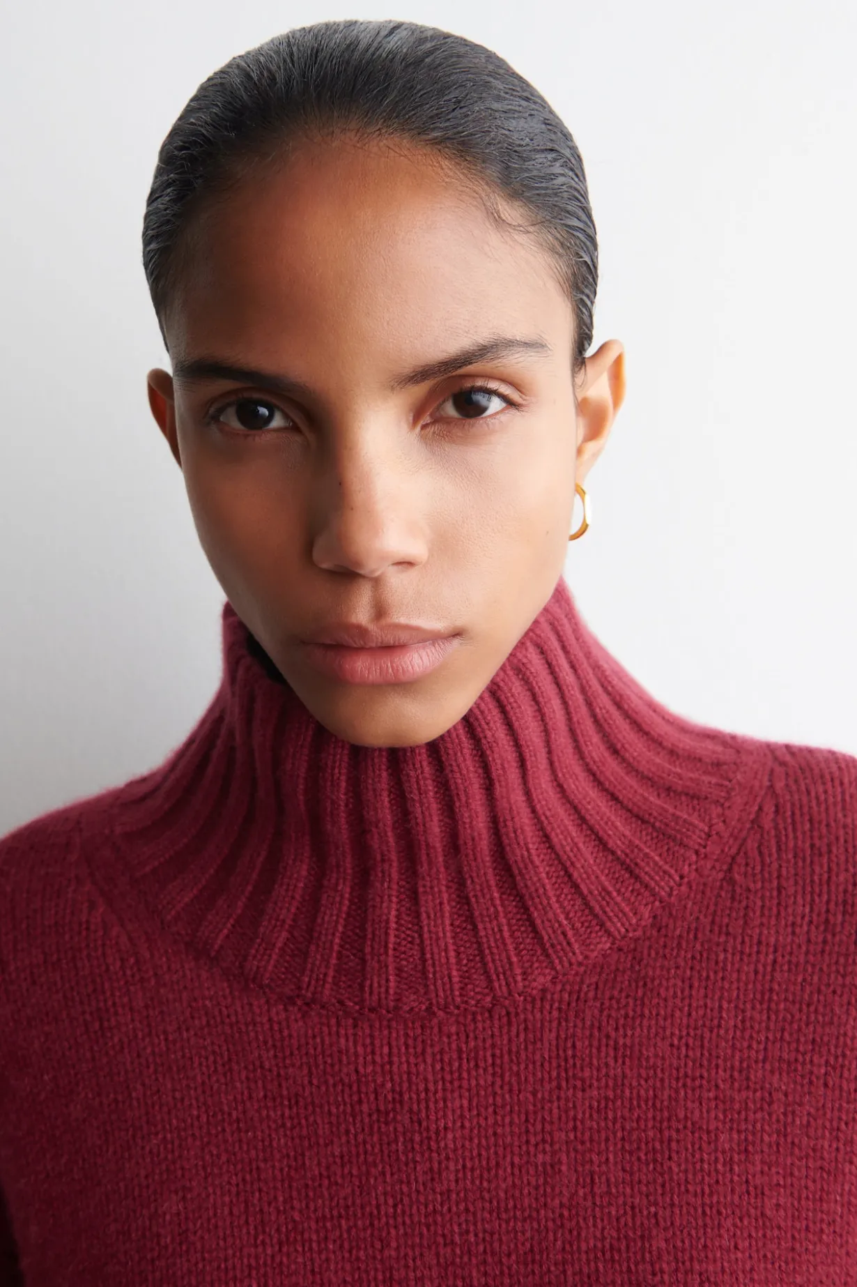 CHUNKY CASHMERE MOCK-NECK SWEATER