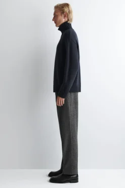 CHUNKY CASHMERE MOCK-NECK SWEATER