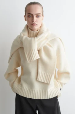 CHUNKY CASHMERE MOCK-NECK SWEATER