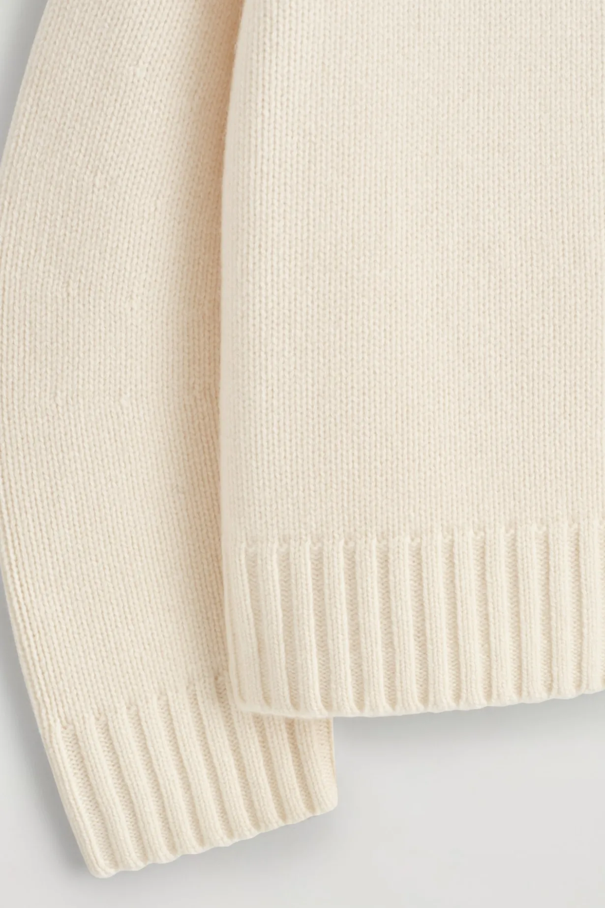 CHUNKY CASHMERE MOCK-NECK SWEATER
