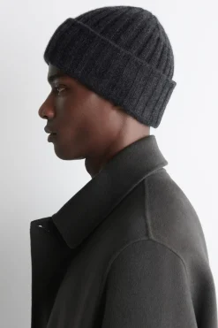 CHUNKY RIBBED CASHMERE BEANIE