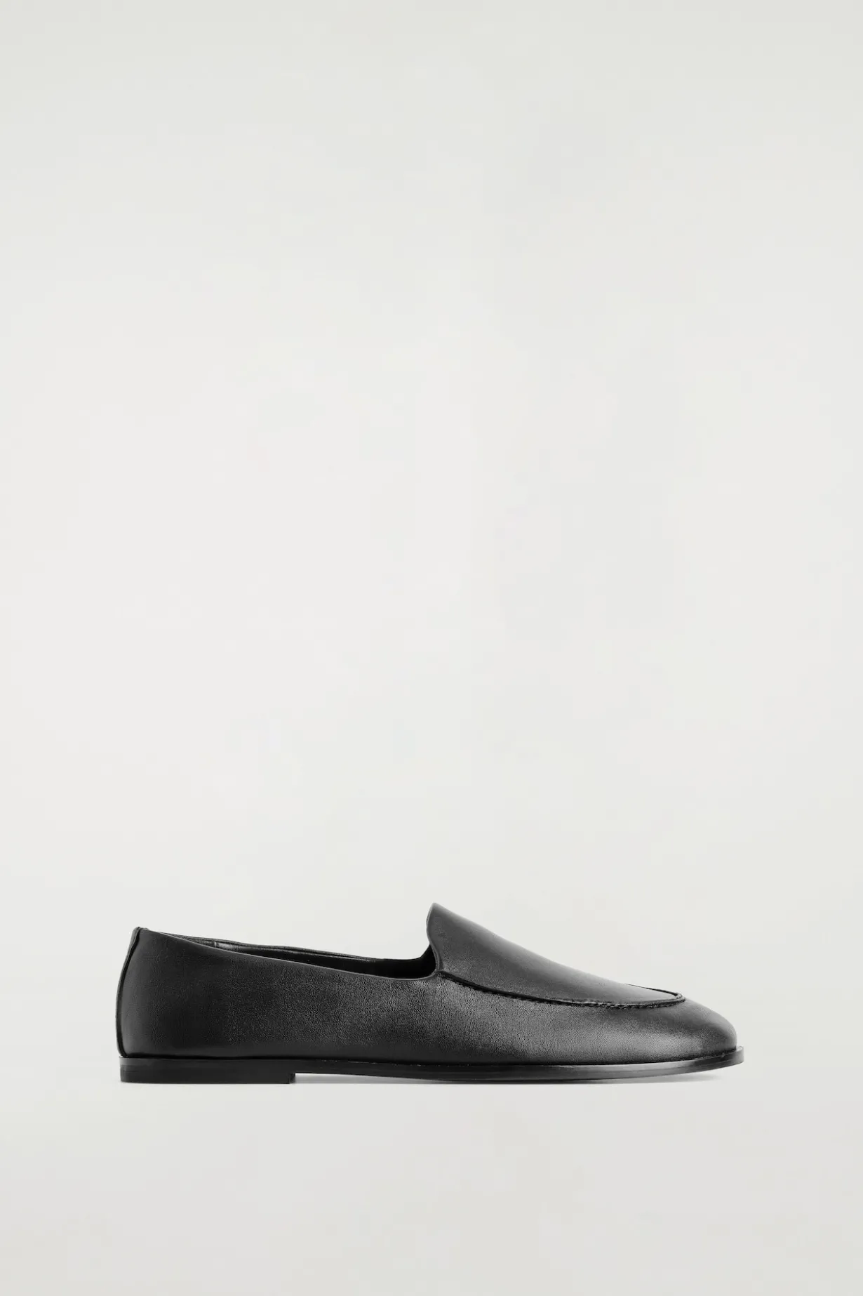 CLASSIC LEATHER LOAFERS
