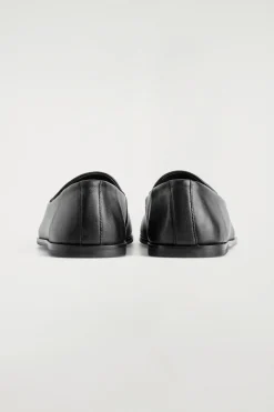 CLASSIC LEATHER LOAFERS