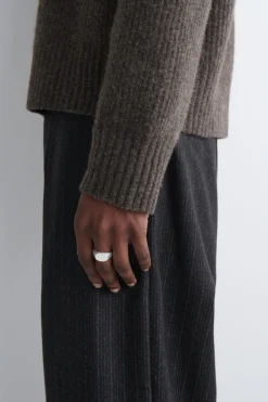 CLASSIC SIGNET RING
