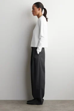 CLEAN CUT LONG-SLEEVED T-SHIRT