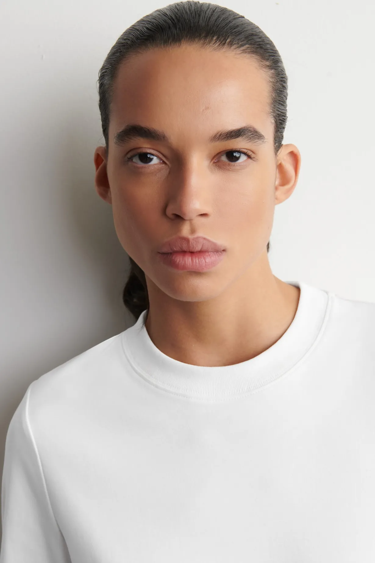 CLEAN CUT LONG-SLEEVED T-SHIRT