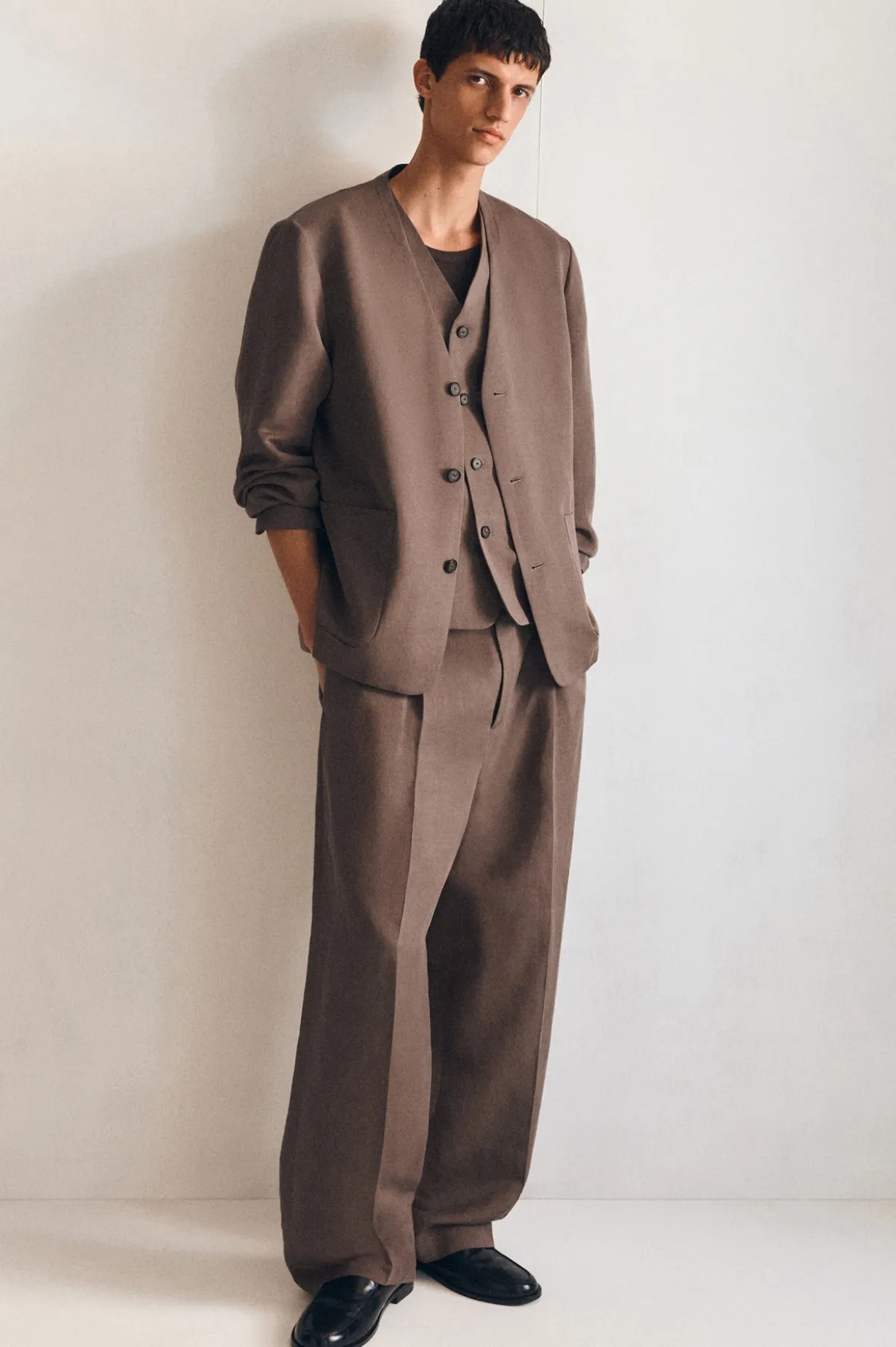 COLLARLESS LINEN-BLEND BLAZER
