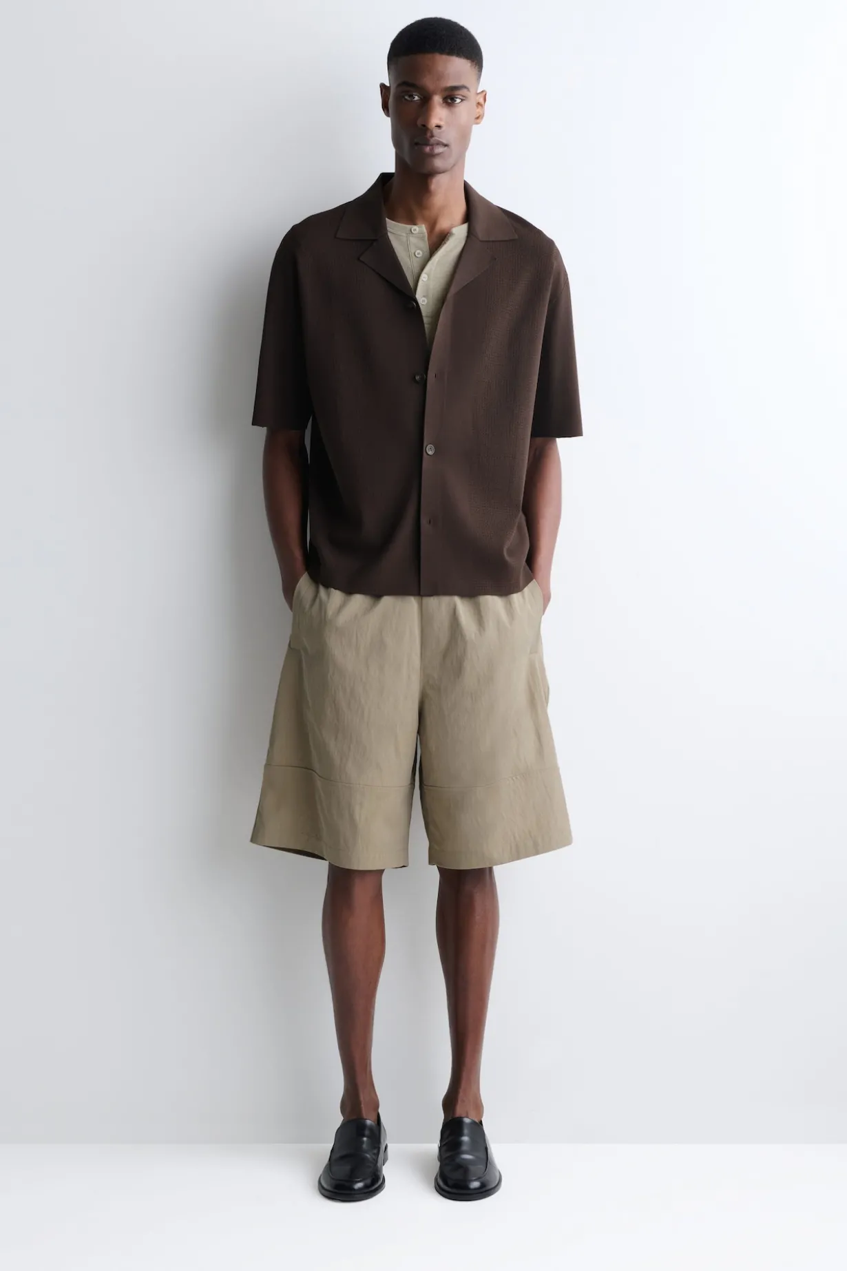 COTTON ELASTICATED KNEE-LENGTH SHORTS