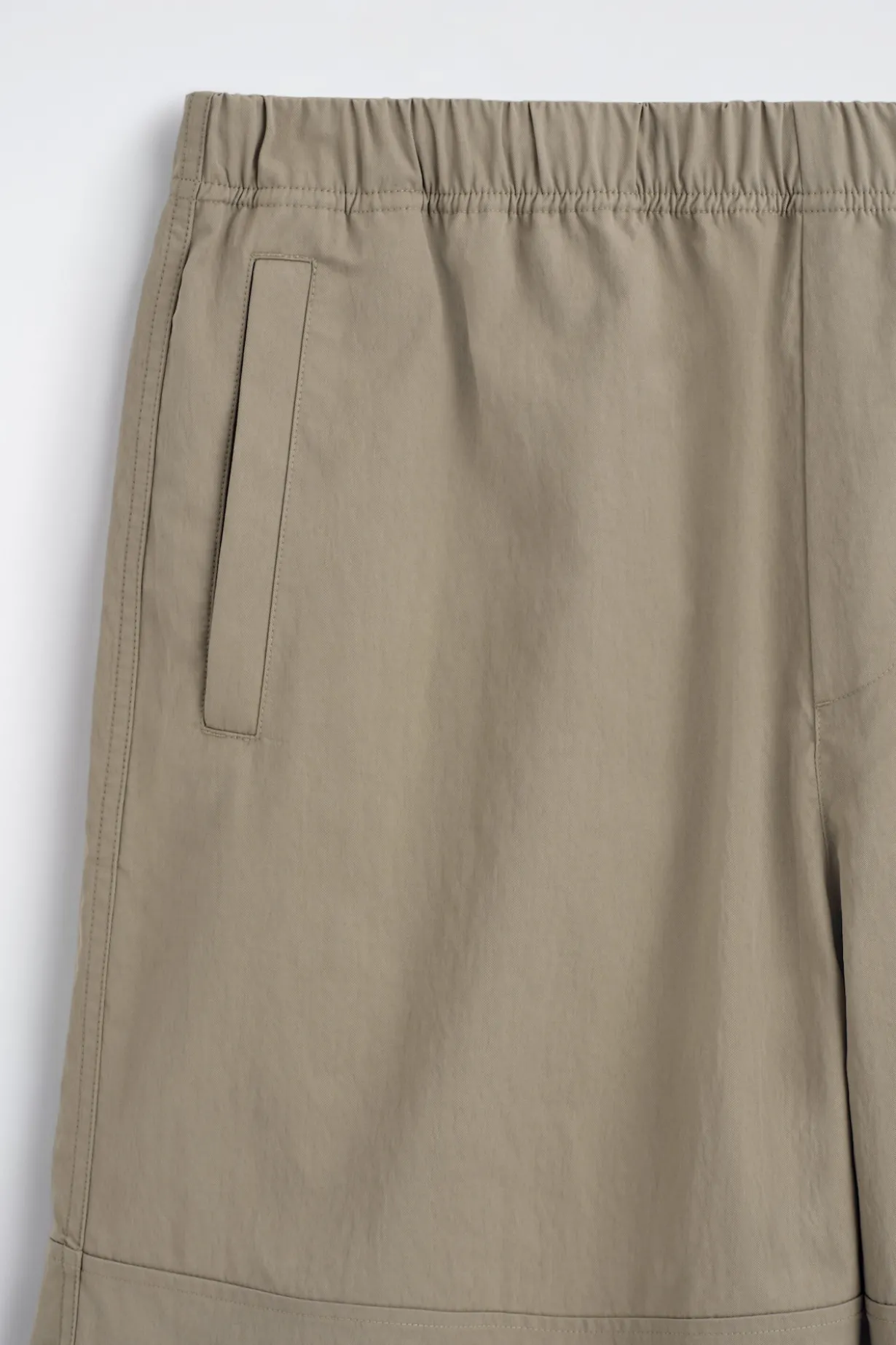 COTTON ELASTICATED KNEE-LENGTH SHORTS