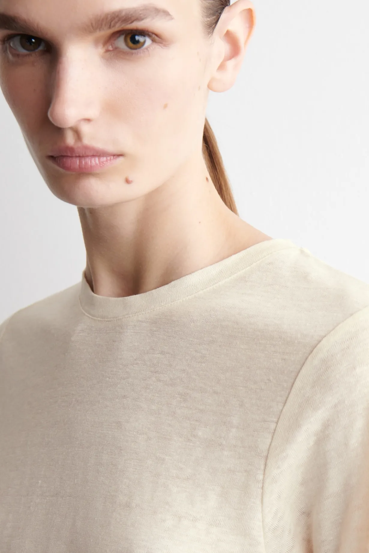 CREW-NECK LINEN T-SHIRT