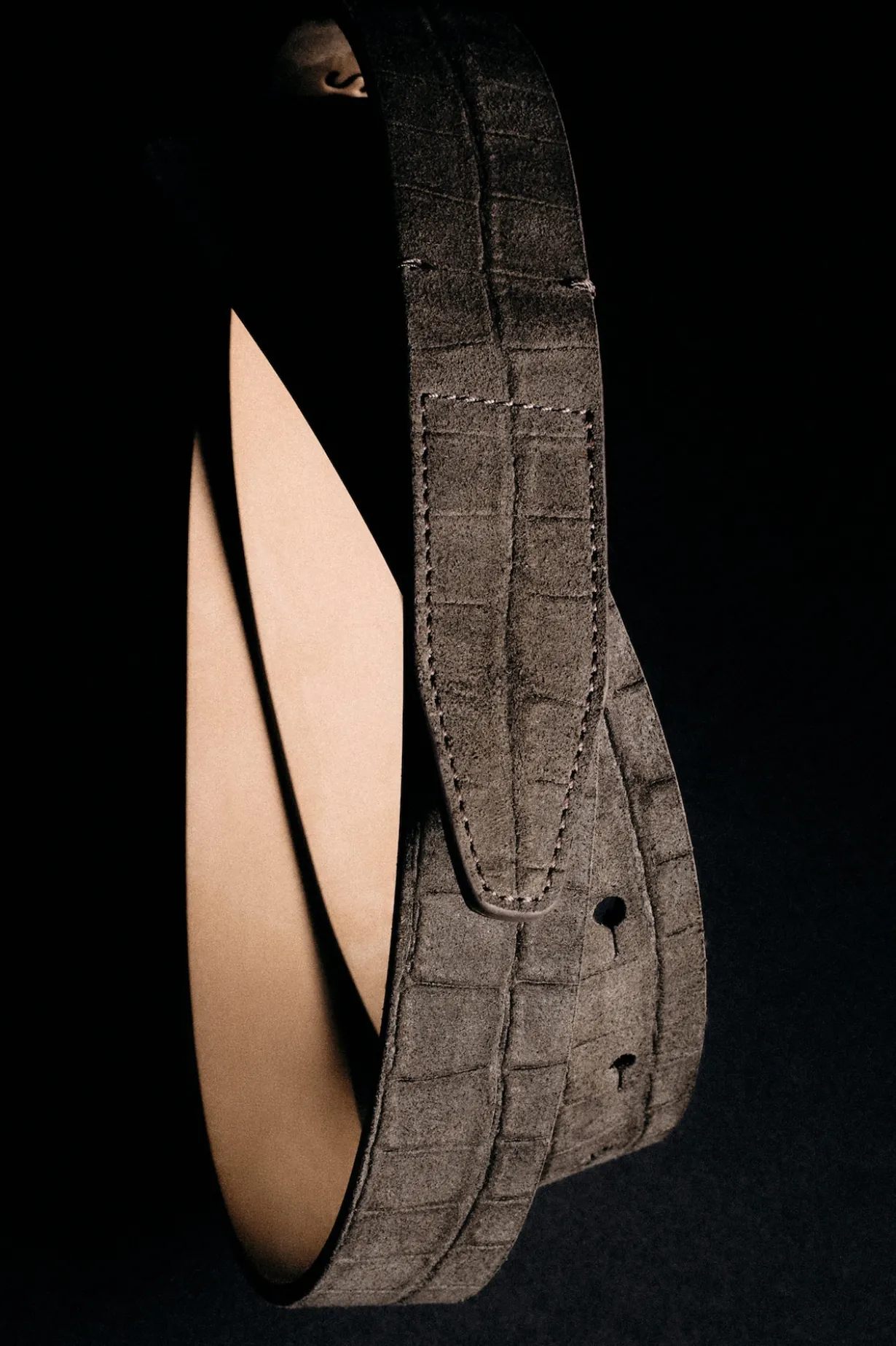 CROC-EFFECT SUEDE BUCKLELESS BELT