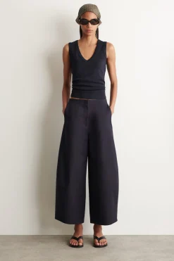 CROPPED BARREL-LEG COTTON PANTS