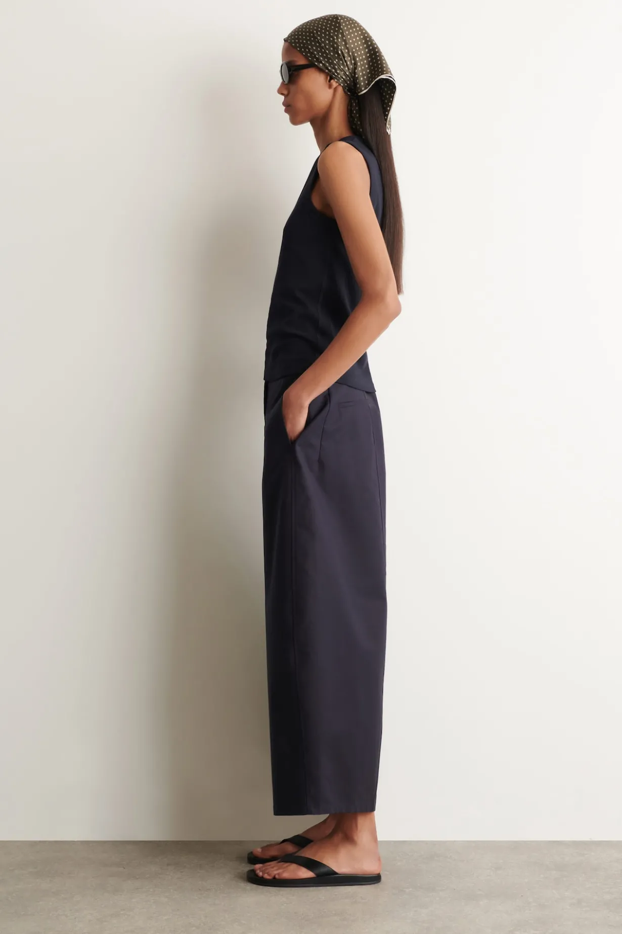 CROPPED BARREL-LEG COTTON PANTS