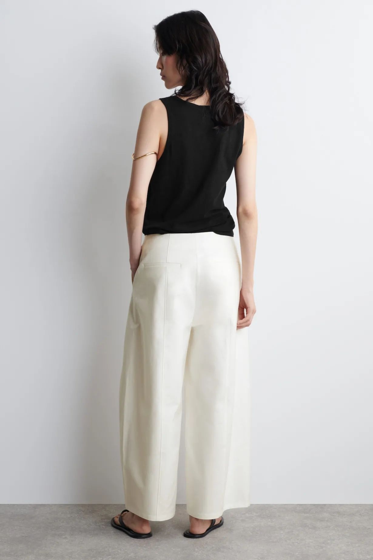 CROPPED BARREL-LEG COTTON PANTS