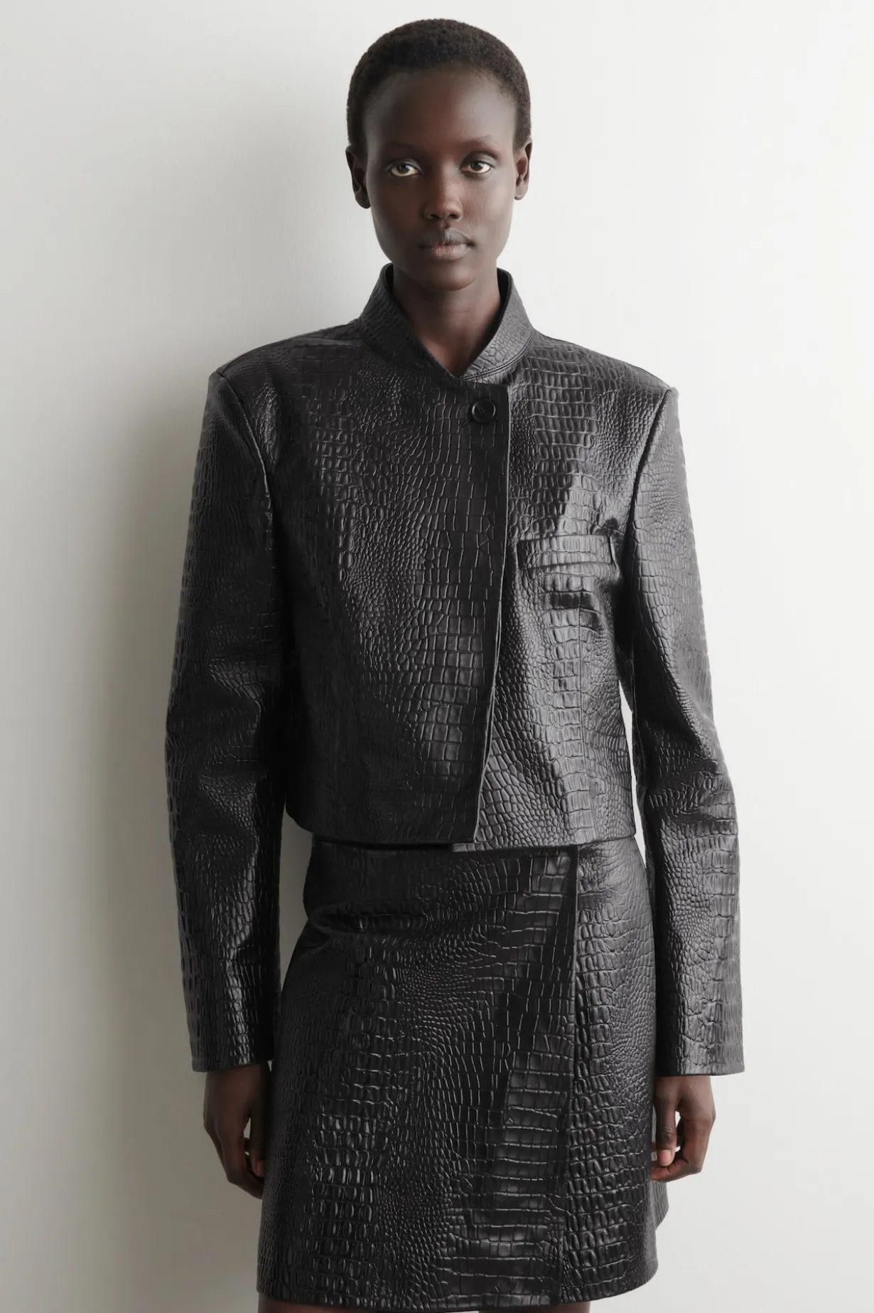 CROPPED CROC-EFFECT LEATHER BLAZER