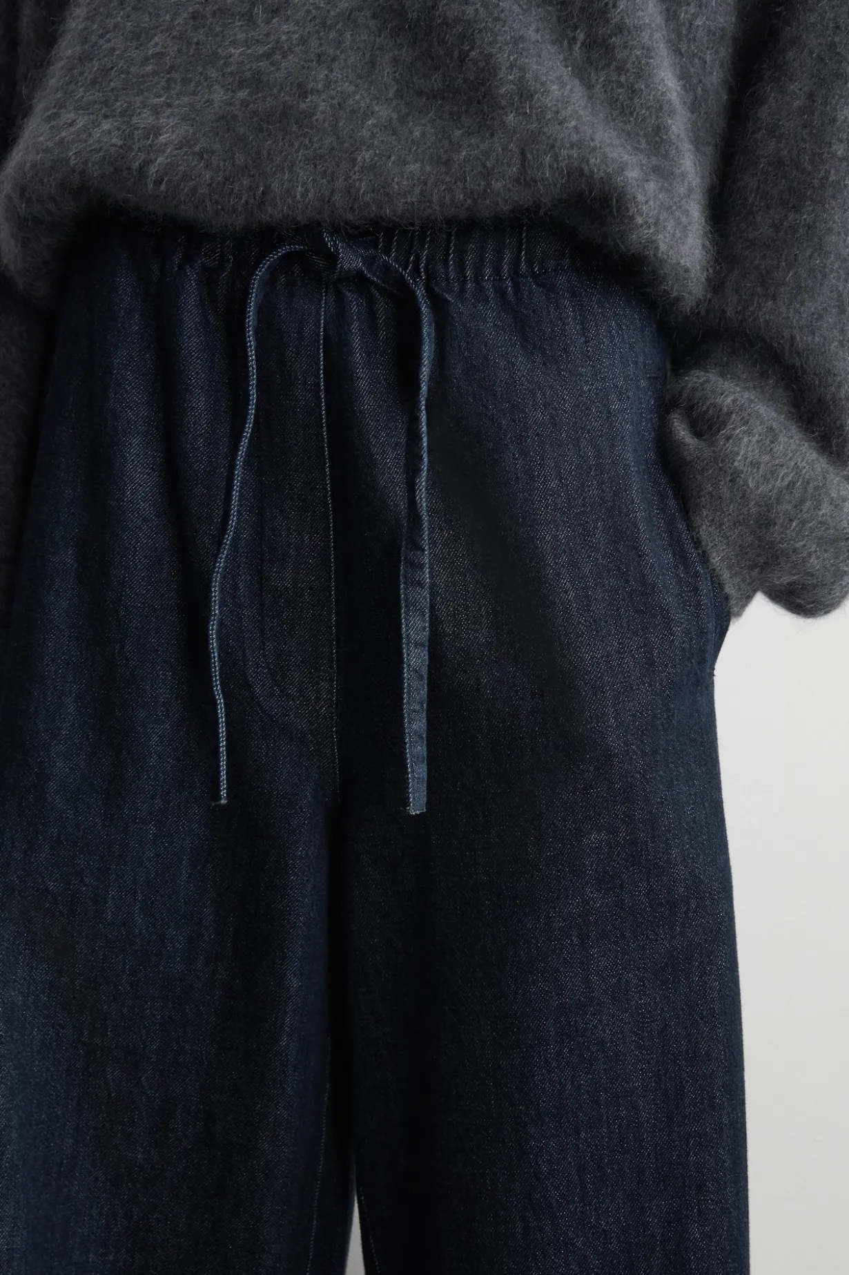 CROPPED DENIM WIDE-LEG PANTS