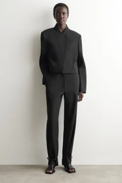 CROPPED STRUCTURED LINEN BLAZER